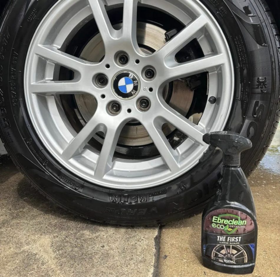 limpiar llantas coche